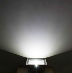 LED прожектор 10W / 0,5W теплый свет, датчик движения